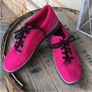 Newport News‎ Easy Style Bright Pink Suede Sneakers